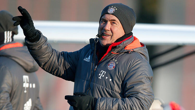Mit demonstrativer Gelassenheit will Carlo Ancelotti seine Mannschaft aus dem Formtief führen.
