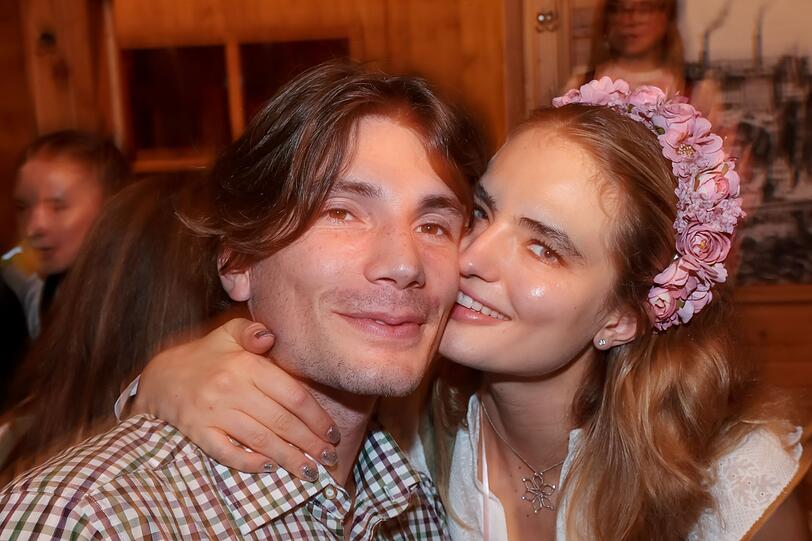 Ursula Karvens Sohn Christopher Veres und Topmodel Anna Mila Guyenz sind seit zwei Jahren ein Paar. Ursula Karvens Sohn Christopher Veres und Topmodel Anna Mila Guyenz sind seit zwei Jahren ein Paar.