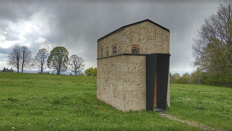 Die ökumenische Kapelle am Auerberg. Die ökumenische Kapelle am Auerberg.