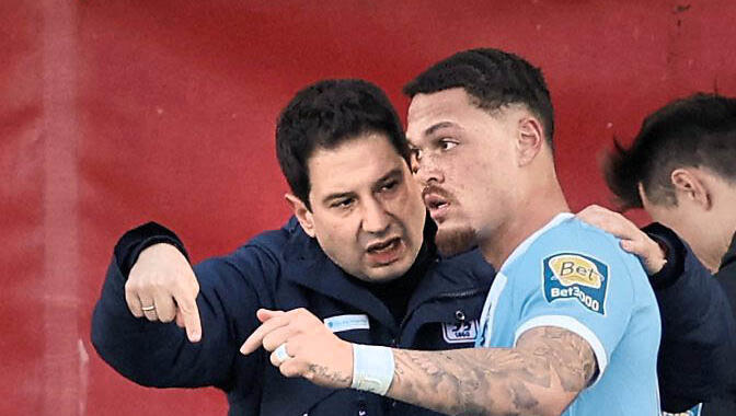 Teurer Einsatz: Coach Giannikis (l.) und Zwarts.