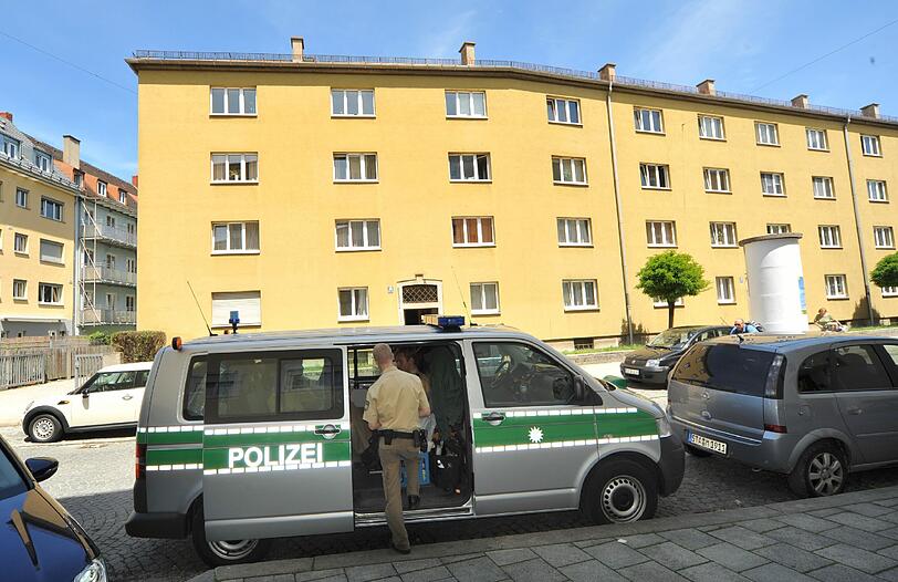 In diesem Haus in Laim randalierte ein Mieter im Juni mit der Axt. 70 Polizisten rückten an, überwältigten den Mann und nahmen ihn fest. Nun ist der Mann zurück - die Nachbarn sind verunsichert.