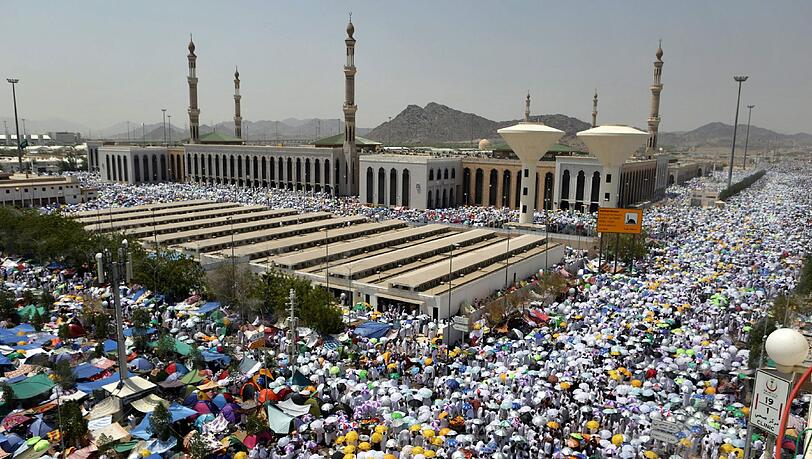 An dem neuerlichen Unglück in Mekka geben sich Saudi-Arabien und der Iran nun gegenseitig die Schuld. An dem neuerlichen Unglück in Mekka geben sich Saudi-Arabien und der Iran nun gegenseitig die Schuld.