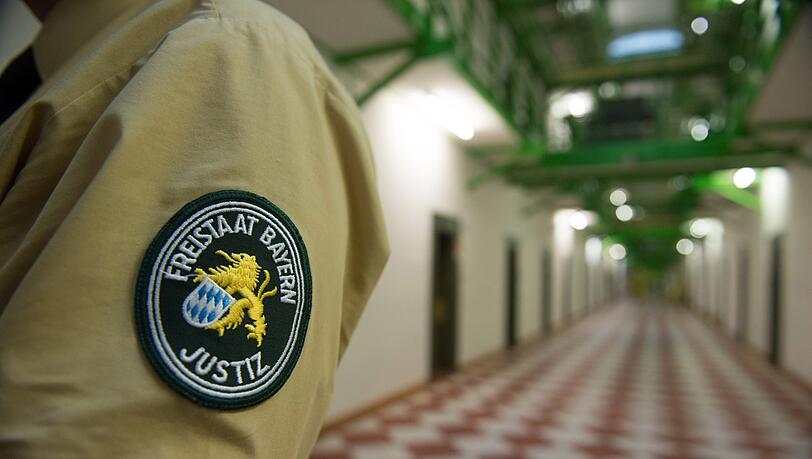 Bei einem Brand im Straubinger Gefängnis wurden mehrere Menschen verletzt. (Archivbild) Bei einem Brand im Straubinger Gefängnis wurden mehrere Menschen verletzt. (Archivbild)