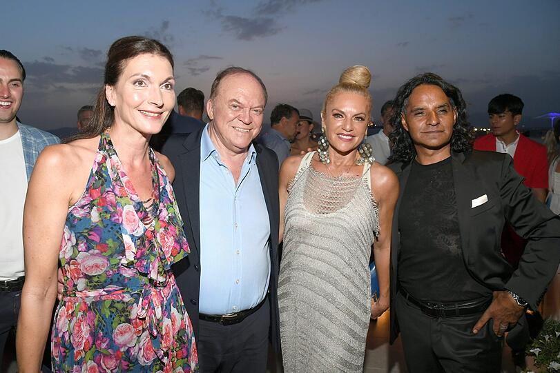 Heinz Winkler mit Frau Daniela (li.) und Christine Neubauer mit José Campos