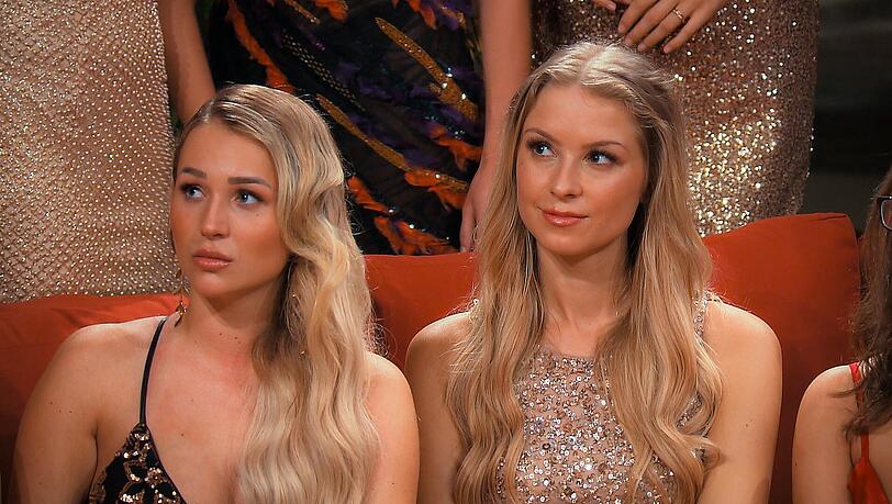 Jessi und Jennifer R bangen um ihre Rose. Jessi und Jennifer R bangen um ihre Rose.