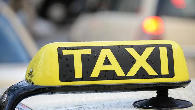 Eine 63-Jährige Taxifahrerin ist am Dienstag überfallen worden. Eine 63-Jährige Taxifahrerin ist am Dienstag überfallen worden.