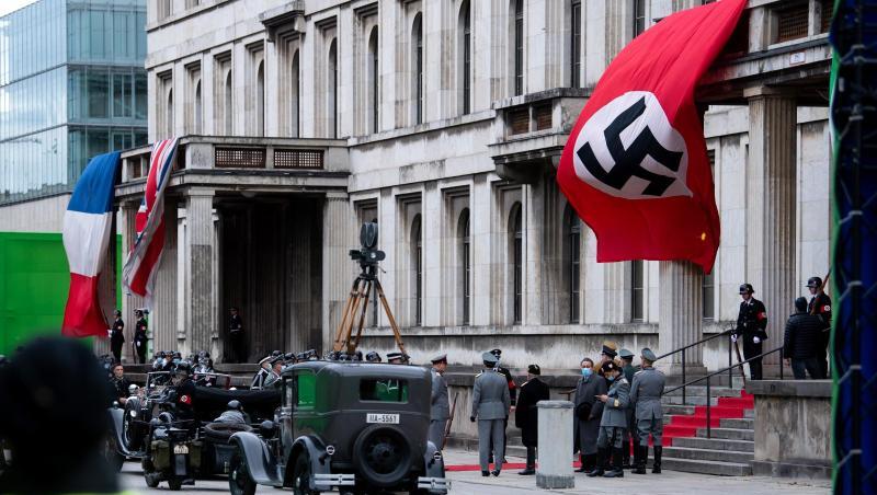 Schauspieler und Komparsen an der Musikhochschule während der Dreharbeiten für die Film "Munich".