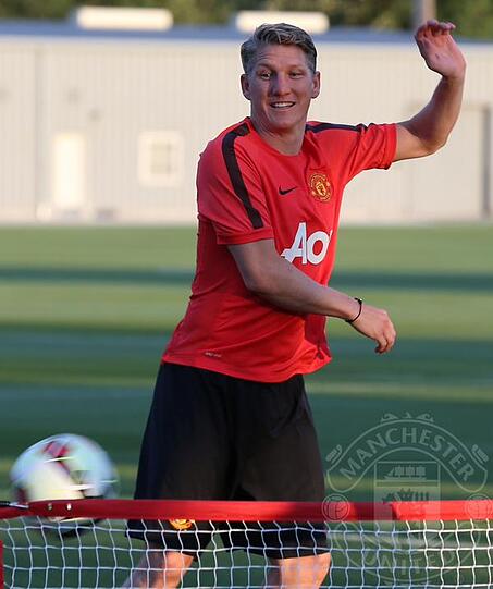 Fußball-Tennis: Die erste Trainingseinheit für Schweinsteiger mit den neuen Kollegen.