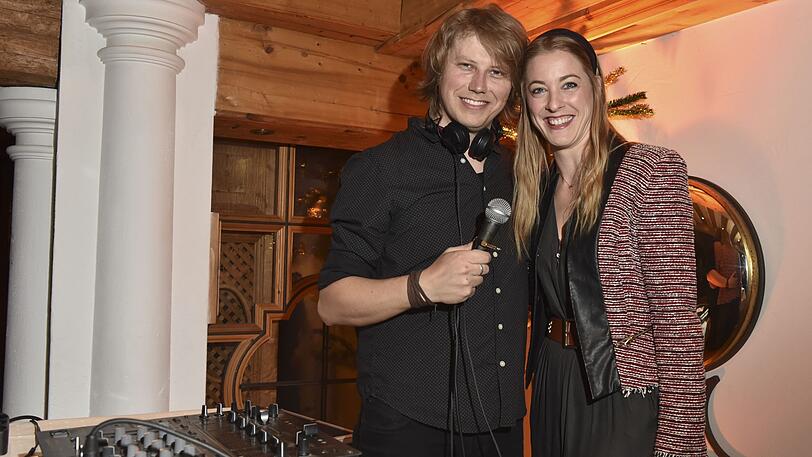 DJ Bill Satrum und Xenia Maculan.