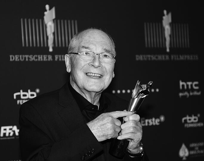Otto Mellies starb am 26. April im Alter von 89 Jahren. Neben seinen Rollen in Film- und Fernsehproduktionen war er außerdem als Synchronsprecher und Theaterdarsteller aktiv. Über 50 Jahre gehörte er zum Ensemble des Deutschen Theaters Berlin.