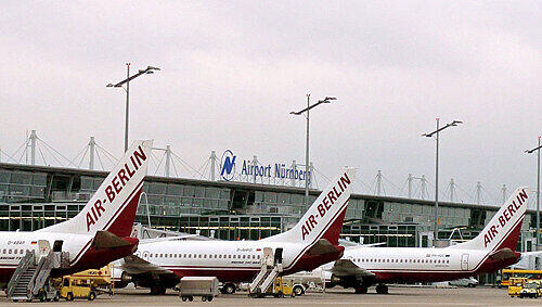 130 Flugzeuge sind täglich für die Fluglinie Air Berlin unterwegs und landen auch am Nürnberger Flughafen. Beim Start allerdings traten am Sonntag immense Schwierigkeiten auf. 130 Flugzeuge sind täglich für die Fluglinie Air Berlin unterwegs und landen auch am Nürnberger Flughafen. Beim Start allerdings traten am Sonntag immense Schwierigkeiten auf.