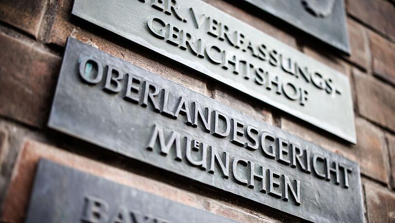 Eine Mutter mehrerer Kinder wird vor dem Oberlandesgericht München (OLG) wegen der Unterstützung des Islamischen Staats (IS) in Syrien angeklagt.(Symbolbild)