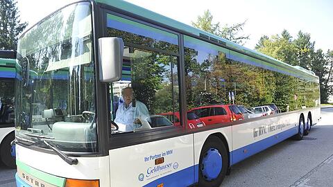 Mit einem Bus diesen Typs und dieser Firma fuhr Goran P. mit drei Promille im Blut. Foto: Gaulke