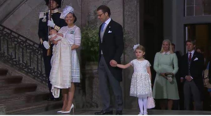 Auf dem Weg in die Kirche: Kronprinzessin Victoria mit ihrem Ehemann Prinz Daniel und den Kindern Estelle und Oscar.