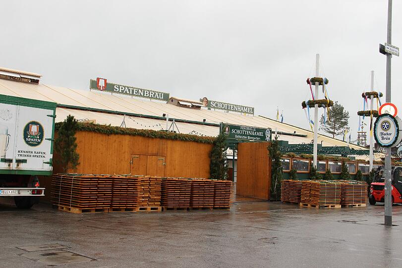 Regen und Tristesse am Tag danach: Die Bilder vom Wiesn-Abbau am Dienstagvormittag.