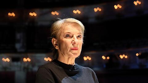 Schauspielerin Dagmar Manzel erzählt die "Geschichte vom Soldaten" in der Bayerischen Staatsoper.