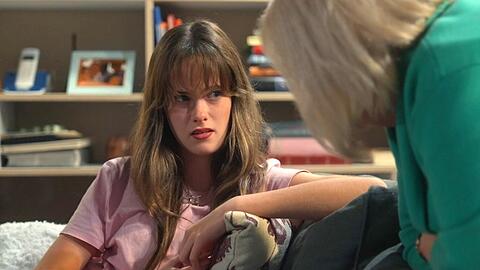 "Rote Rosen": Lilly (l.) zeigt nach dem Diebstahl keine Reue.