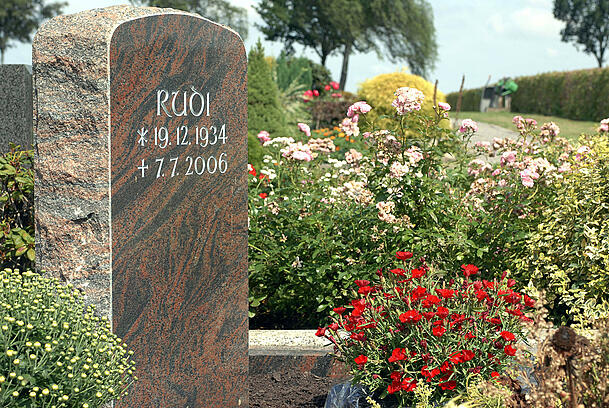 Das Grab von Rudi Carrell auf dem Friedhof Heiligenfelde bei Wachendorf. Das Grab von Rudi Carrell auf dem Friedhof Heiligenfelde bei Wachendorf.