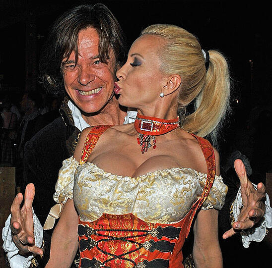 Auch Promis sind vor dem Wiesn-Fieber nicht gefeit. Jürgen Drews und seine Ramona waren 2010 mit von der Partie.