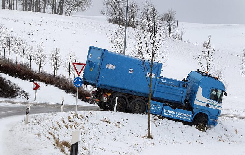 Dieser Lkw ist bei Marktoberdorf sogar von der Straße abgekommen.