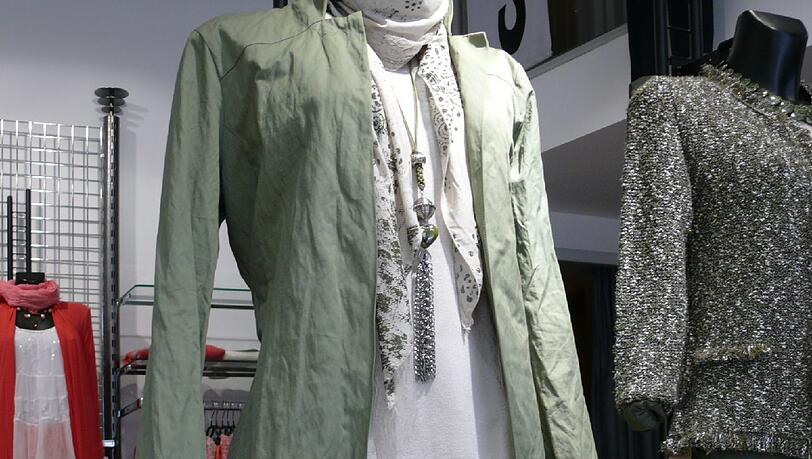 Aktuelle Mode gibt es bei Flair Damenmode für jeden Geschmack Aktuelle Mode gibt es bei Flair Damenmode für jeden Geschmack