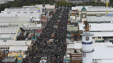 Am zweiten Wiesn-Samstag musste das Oktoberfest dieses Jahr wegen Überfüllung kurzzeitig geschlossen werden. Im Nachgang gibt es Kritik von verschiedenen Seiten, sogar Ex-Minister Ludwig Spaenle (CSU) hat sich eingeschaltet.