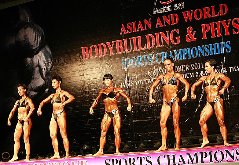 Hier treten die heftigsten Muskelprotze der Welt gegeneinander an: Zur Bodybuilder-Weltmeisterschaft in Bangkok ist die Fitnessstudio-Elite in Thailand versammelt. Hier gibts alle Bilder zum Durchklicken!