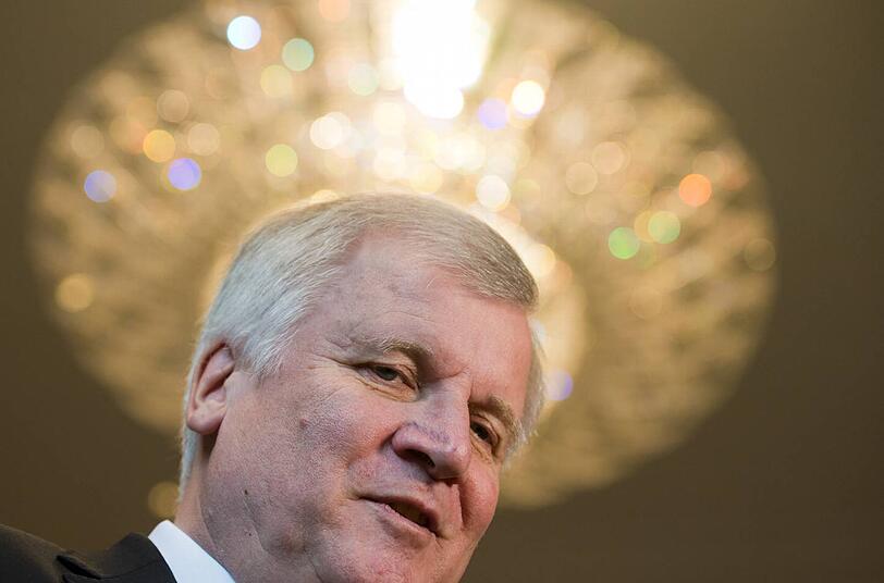 Sauer - wegen des Kunstfundes: Horst Seehofer kritisiert die Informationspolitik der Strafverfolger.
