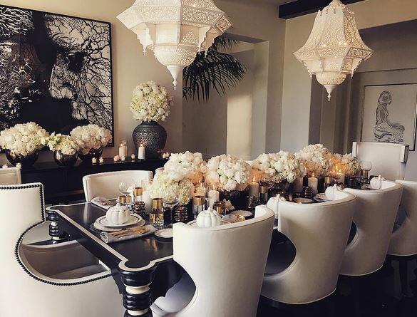 Zu Hause wartete ein opulent gedeckter Tisch auf die Reality-TV-Familie.