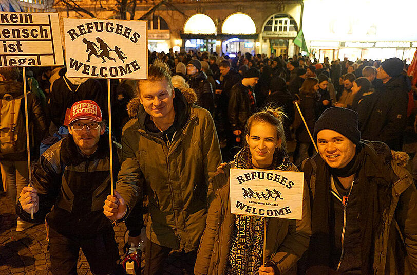 Gegendemonstranten von "NoBagida" am Sendlinger Tor. Insgesamt fanden sich hier rund 400 Personen ein.