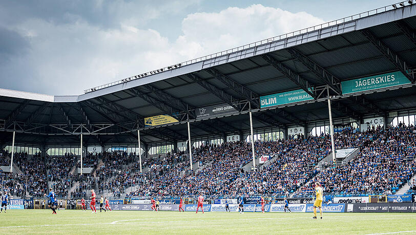 Bietet mehr als 24.000 Zuschauern Platz: das Carl-Benz-Stadion in Mannheim. Bietet mehr als 24.000 Zuschauern Platz: das Carl-Benz-Stadion in Mannheim.