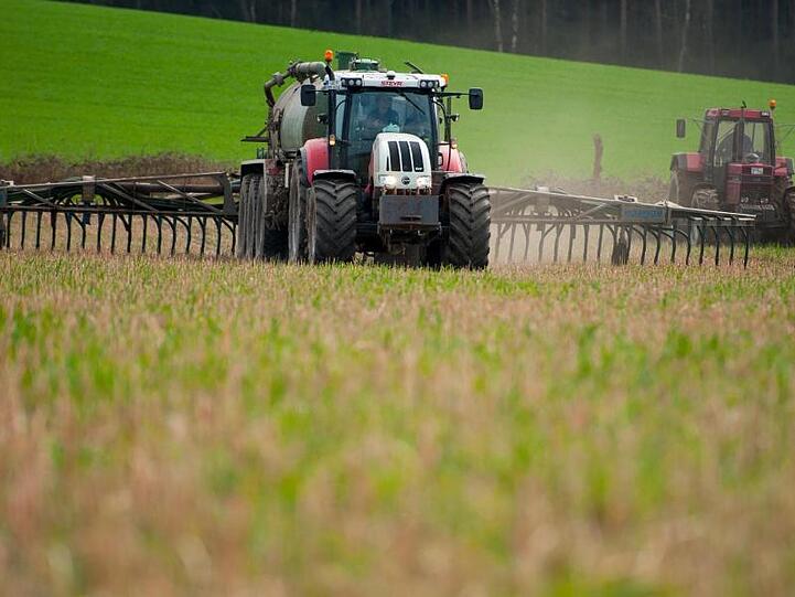 Deutschland drohen Strafzahlungen von mehreren Hunderttausend Euro pro Tag, wenn der Streit mit der EU ums Düngen und die Grundwasserbelastung mit Nitrat nicht beigelegt wird.