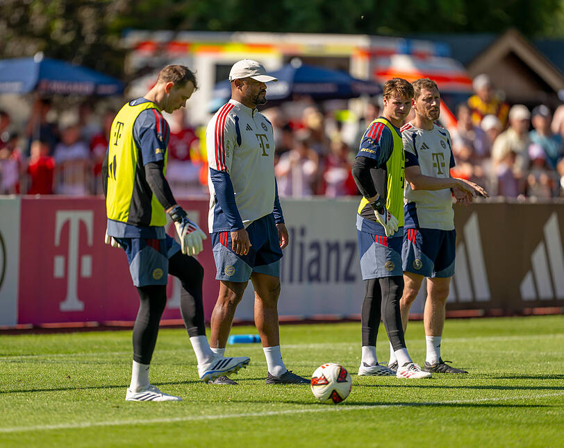 Torwarttrainer Michael Rechner (r.) spielt eine wichtige Rolle bei Urbigs Entwicklung. Torwarttrainer Michael Rechner (r.) spielt eine wichtige Rolle bei Urbigs Entwicklung.