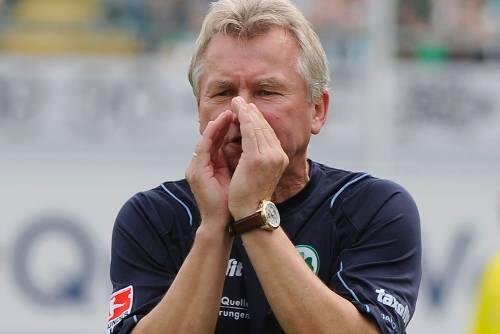 Alles Zurufen half nichts: Auf das Pokal-Drama in Ahlen hätte Fürths Trainer Benno Möhlmann sicher gerne verzichtet.