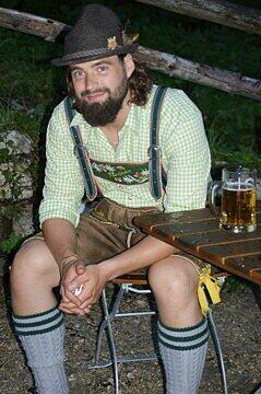 Der gebürtige Kanadier Ty Morris in zünftiger Bajuwaren-Tracht.