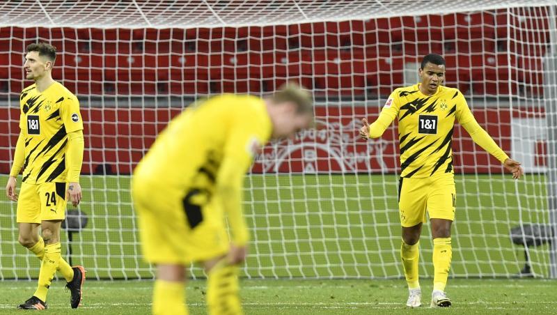 Nach der Niederlage in Leverkusen wächst die Kritik an den Profis von Borussia Dortmund.