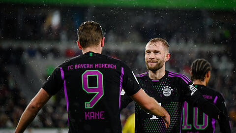 Könnte in den kommenden Jahren zu einem Luxusgut werden: Das Bayern-Trikot von Harry Kane und Konrad Laimer.