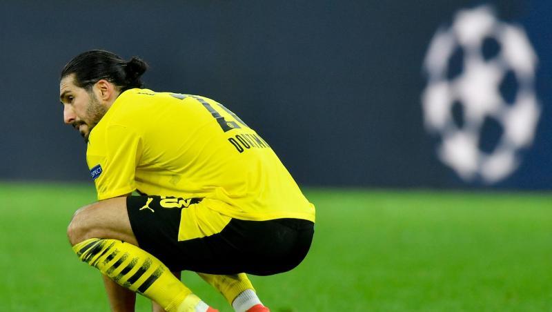 Dortmunds Emre Can hockt nach dem Aus in der Champions Leaague auf dem Spielfeld. Dortmunds Emre Can hockt nach dem Aus in der Champions Leaague auf dem Spielfeld.