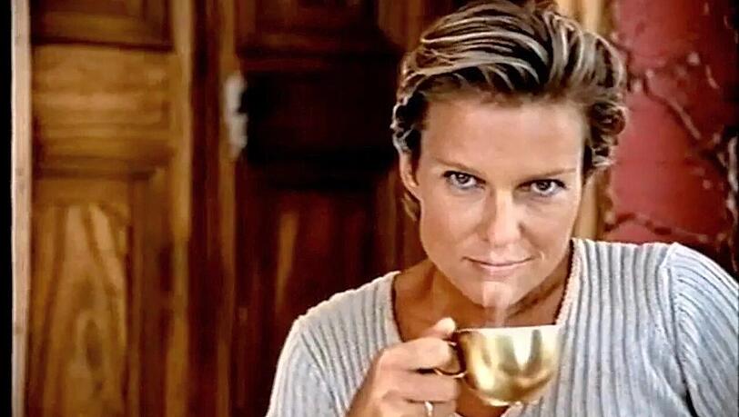 Bundesweit bekannt wurde Stephanie von Pfuel 2001 als Kaffee-Gräfin in einer Eduscho-Werbung. Bundesweit bekannt wurde Stephanie von Pfuel 2001 als Kaffee-Gräfin in einer Eduscho-Werbung.