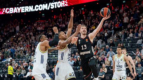 Andreas Obst zieht zum Korb.