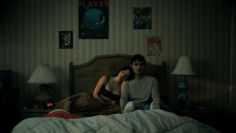 Kein Paar auf Augenh&ouml;he: Nikki (Inde Navarrette) und Bear (Michael Johnston).