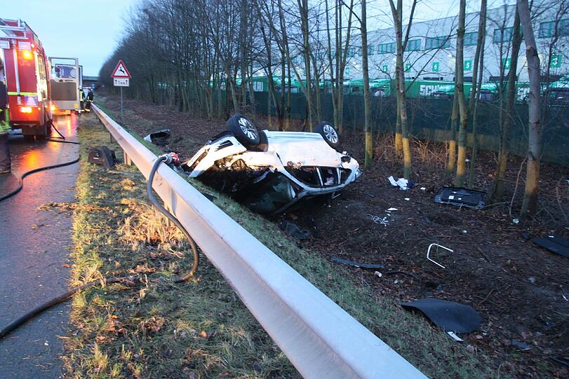 Junior Malanda stirbt bei einem Auto-Unfall: Die Bilder vom Unfallort.
