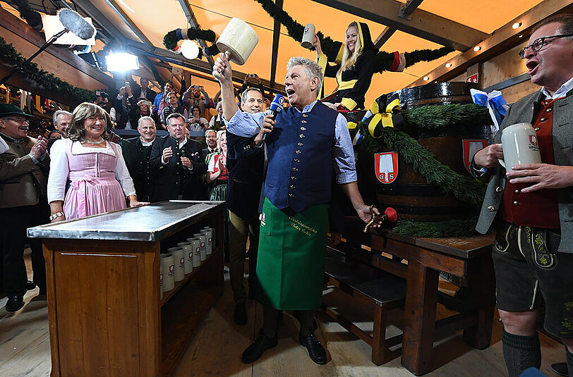Und dann der traditionelle Spruch des Münchner Oberbürgermeisters: "Ozapft is. Auf eine friedliche Wiesn."