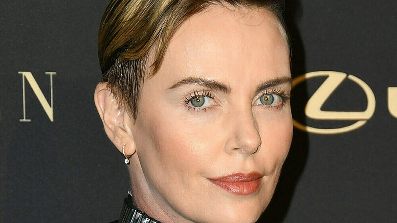 Charlize Theron geht offen mit ihrer heftigen Familiengeschichte um