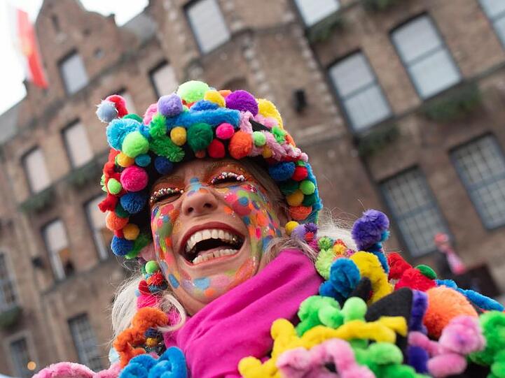 In Deutschlands Karnevalshochburgen hat um 11.11 Uhr die närrische Zeit begonnen.