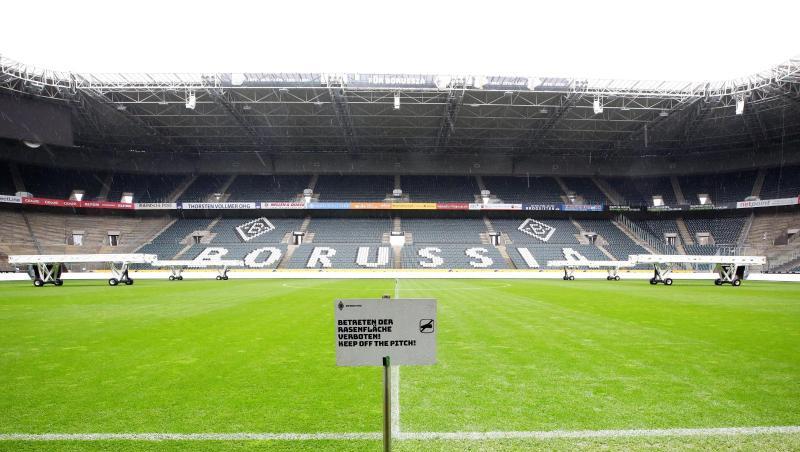 Das Wiederholungsspiel zwischen Borussia Mönchengladbach und dem 1. FC Köln findet in einem Borussia-Park ohne Zuschauer statt. Das Wiederholungsspiel zwischen Borussia Mönchengladbach und dem 1. FC Köln findet in einem Borussia-Park ohne Zuschauer statt.
