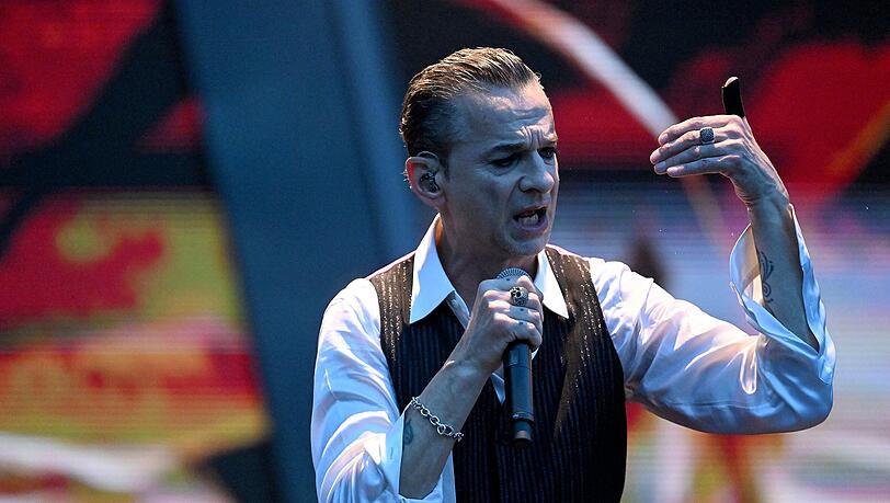 Sänger Dave Gahan von Depeche Mode im Olympiastadion in München.