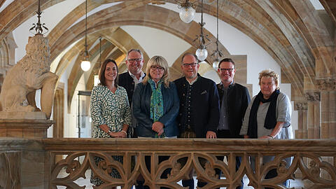 Die frisch (wieder) gewählte Fraktion von CSU/FW (v. l.): Veronika Mirlach, Sebastian Schall, Evelyne Menges, Manuel Pretzl, Hans Theiss, Beatrix Burkhardt.