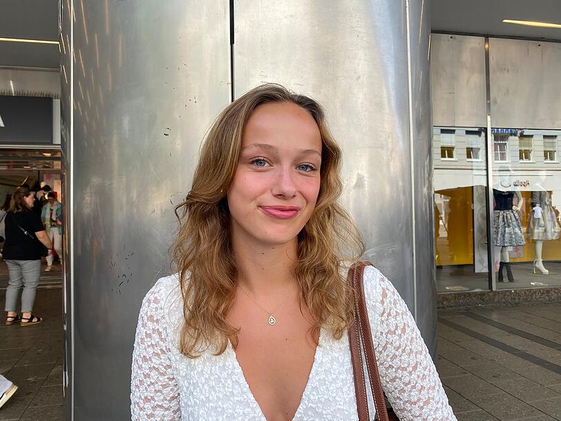 Livia Zeller (20), Studentin.