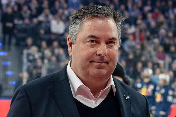 EHC-Boss Christian Winkler sichert Will Butcher Hilfe zu. EHC-Boss Christian Winkler sichert Will Butcher Hilfe zu.